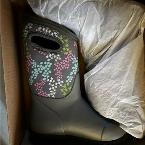 Bogs size 3 Kids Boots NIB grey/waterproof/warm